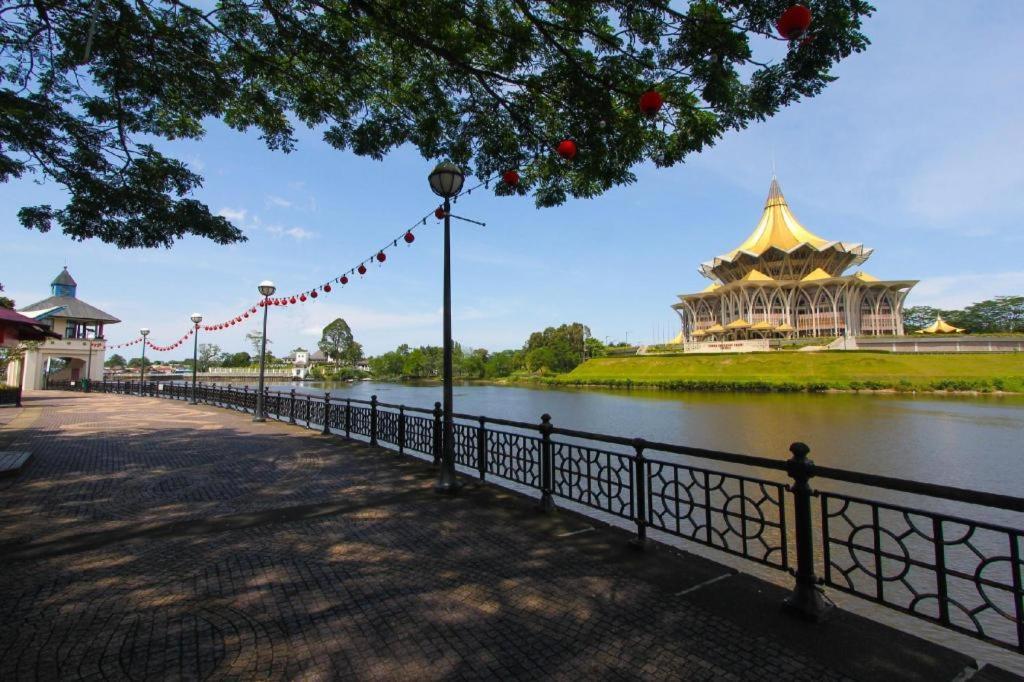 Nova Kuching Hotel Extérieur photo